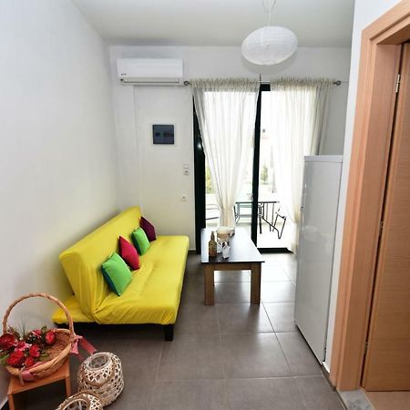 Sunflower Apartments Каламаки Экстерьер фото