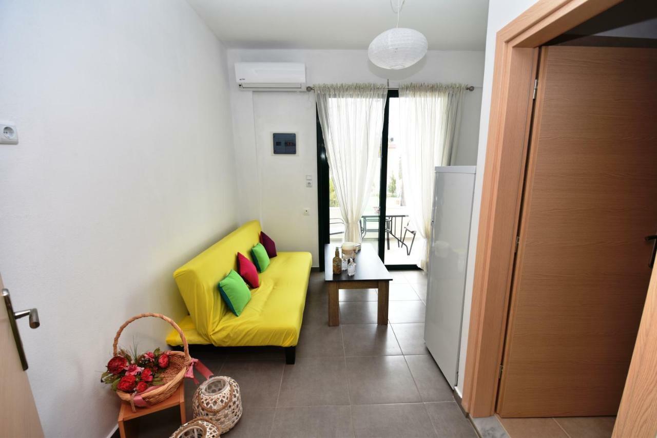 Sunflower Apartments Каламаки Экстерьер фото