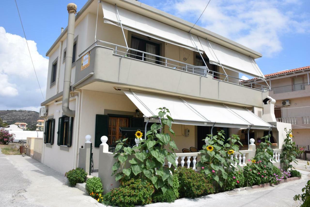 Sunflower Apartments Каламаки Экстерьер фото
